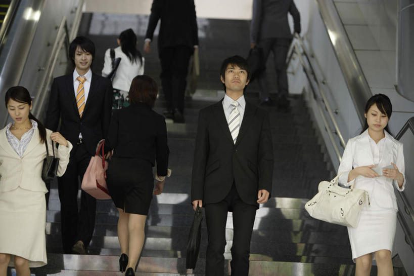 东方人,背部,商务人士,商务男性,商务女性,栏杆,站,走,笑,摸,微笑,横图,室内,白天,正面,衬衫,楼梯,地铁,亚洲,行人,抚摸,阴影,套装,朦胧,模糊,光线,包,瓷砖,地砖,扶手,公文包,皮包,影子,阶梯,地铁站,地面,轨道交通,新干线,许多人,拎,注视,黄种人,护栏,路人,台阶,白色,阳光,观察,看,站着,一群人,公事包,观看,单肩包,察看,关注,商务装,工薪阶层,过客,男人,男性,年轻男性,年轻女性,女人,女性,亚洲人,白领,上班族,步行,触摸,接触,散步,站立,走路,半身,彩图,衬衣,地铁机动车,地下铁,轻轨,拎着