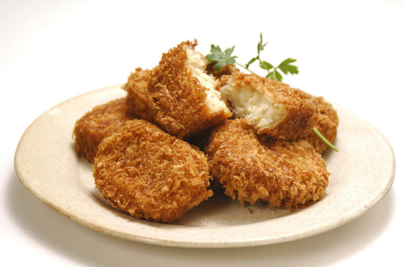 无人,横图,俯视,室内,特写,白天,白色背景,蔬菜,餐具,一堆,许多,煎,堆叠,堆积,新鲜,碟子,盘,香菜,肉,油炸,食品,丸子,猪排,猪肉,肉类,食物,黄色,盘子,碟,摄影,有机食品,绿色食品,影棚,堆,肉食,胡菜,香荽,原荽,园荽,芫荽,豚肉,胡荽,莞荽,芫茜,芫蓿,莚葛草,莚荽菜,彩图,高角度拍摄,影棚拍摄,拍摄