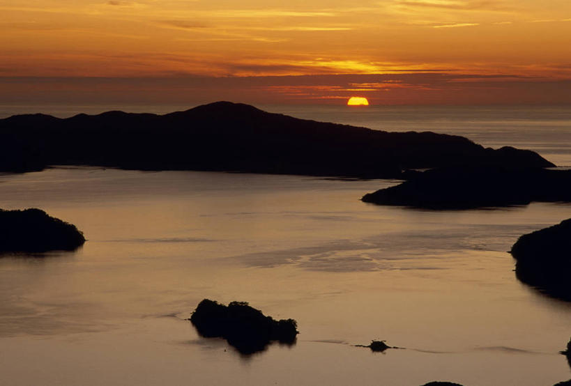 无人,横图,俯视,室外,白天,旅游,度假,海浪,海洋,石头,美景,日落,沙滩,山,山脉,鹿儿岛,日本,亚洲,阴影,光线,沙子,石子,影子,海岸,景观,浪花,山峰,水平线,晚霞,霞光,落日,辽阔,海平线,沙地,山峦,背光,娱乐,倒影,阳光,自然,海水,黄昏,群山,享受,休闲,广阔,景色,彩霞,放松,一望无际,倒映,自然风光,逆光,海景,东亚,沉积岩,日本国,九州本岛,九州,九州岛,九州地方,鹿儿岛县,无边无际,一马平川,奄美大岛,夕照,反照,薄暮,水成岩,大海,风浪,海,海水的波动,海滩,近岸浪,石块,岩石,涌浪,夕阳,彩图,高角度拍摄,傍晚,大岛支厅,奄美群岛,水天相接,水天一线,斜阳