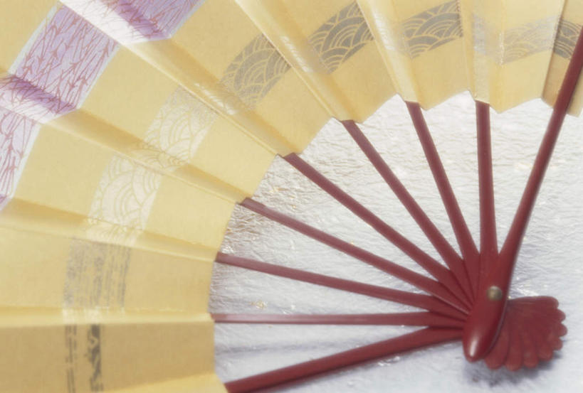 无人,横图,室内,特写,白天,正面,桌子,静物,布料,扇子,折扇,纸扇,清凉,布纹,凉爽,文化,桌布,一个,餐巾,台布,摄影,影棚,单个,撒扇,彩图,影棚拍摄,拍摄,传统文化