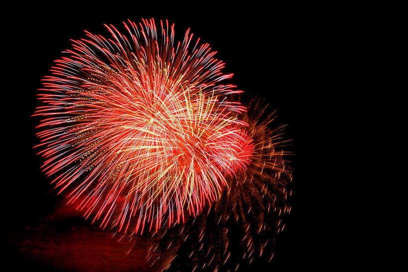 无人,横图,全景,室外,夜晚,仰视,天际线,烟火,庆祝,黑色,天空,焰火,天,灿烂,喜庆,礼花,花炮,礼花炮,烟花,彩图,低角度拍摄