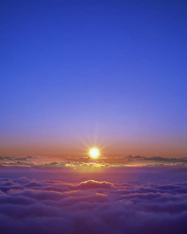 无人,竖图,俯视,室外,白天,旅游,度假,美景,日落,山,山脉,太阳,雾,覆盖,朦胧,模糊,景观,山峰,晚霞,霞光,山峦,娱乐,蓝色,蓝天,天空,自然,黄昏,群山,天,包围,享受,休闲,景色,彩霞,放松,晴朗,迷雾,自然风光,万里无云,笼罩,大雾,晴空,晴空万里,夕阳,彩图,高角度拍摄