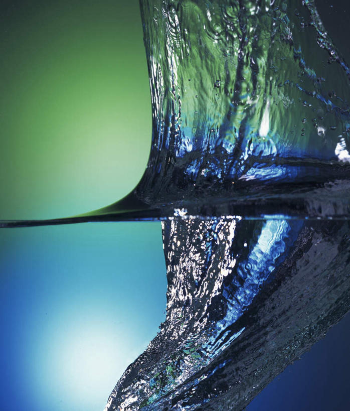 无人,竖图,室内,特写,白天,正面,水,静物,阴影,波纹,透明,反射,液体,影子,气泡,水滴,涟漪,漩涡,水泡,水珠,绿色,水纹,泡泡,波浪,摄影,影棚,圆弧,彩图,影棚拍摄,拍摄