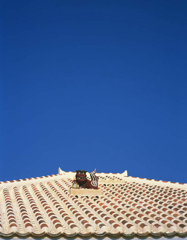 无人,家,竖图,室外,白天,正面,旅游,度假,美景,城市风光,城市,建筑,雕塑,日本,亚洲,艺术,装饰,雕刻,雕像,房屋,屋顶,屋子,景观,公寓,顶棚,娱乐,建设,冲绳,洋房,楼房,住宅,一个,自然,工艺品,石狮,享受,休闲,景色,放松,单个,纪念,美术,冲绳县,自然风光,主题,陈列,东亚,琉球群岛,日本国,九州地方,功能,美学,彩图,房子