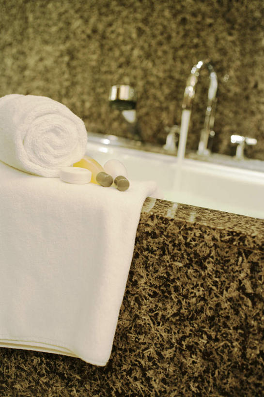 无人,家,竖图,室内,白天,正面,家具,卫生间,洗手间,浴室,装修,建筑,装饰,纺织物,水槽,水龙头,房屋,屋子,公寓,古典,建设,装潢,洋房,楼房,开关,住宅,白色,毛巾,室内装潢,打开,清洁,中式,保暖,样板房,明亮,阀门,舒适,家居装潢,开启,房屋设计,室内设计,宽敞,透气,防水,样板房装潢,水咀,储水,耐磨,吸水,设计,厕所,淋浴房,彩图,冲凉房,房子,沐浴间,沐浴室