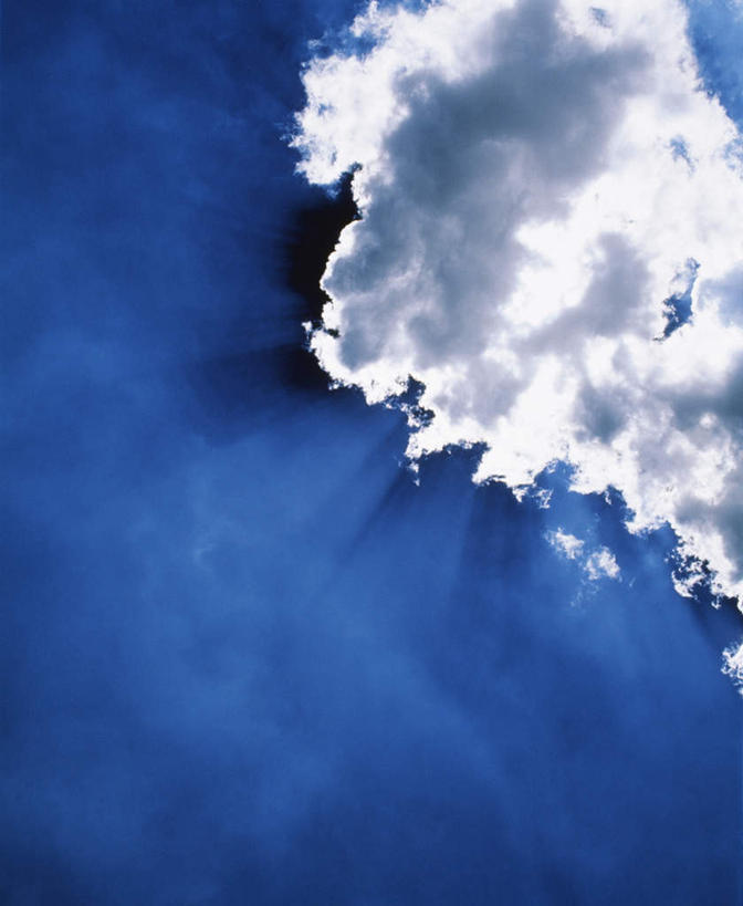 无人,竖图,室外,特写,白天,仰视,美景,覆盖,景观,云,云朵,云彩,蓝色,白云,蓝天,天空,阳光,自然,天,景色,晴朗,自然风光,遮盖,笼罩,晴空,彩图,低角度拍摄