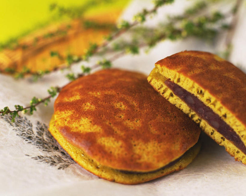 点心,无人,横图,俯视,室内,特写,白天,烹饪,桌面,桌子,切开,阴影,朦胧,模糊,反射,木制,影子,日本料理,铜锣烧,料理,食品,黄金饼,甜点,甜品,半个,馅饼,菜肴,美食,食物,糕点,木制品,日式料理,甜食,切,一半,日式,摄影,佳肴,影棚,剖面,切面,彩图,高角度拍摄,影棚拍摄,拍摄