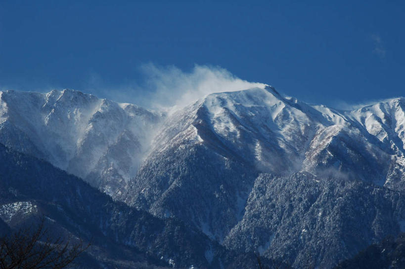 无人,横图,室外,白天,正面,旅游,度假,美景,山,山脉,雪,雪山,雾,大雪,长野县,日本,亚洲,朦胧,模糊,积雪,景观,山峰,雪景,冬季,冬天,山峦,娱乐,蓝色,蓝天,天空,自然,群山,天,享受,休闲,景色,放松,寒冷,迷雾,自然风光,东亚,本州,本州岛,日本国,中部地方,长野,严寒,安昙野,安昙野市,大雾,彩图
