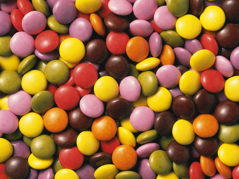 无人,横图,俯视,室内,白天,桌面,一堆,许多,阴影,堆叠,堆积,反射,椭圆,影子,食品,糖,糖果,甜点,甜品,棕色,软糖,食物,黄色,绿色,甜食,堆,彩图,高角度拍摄