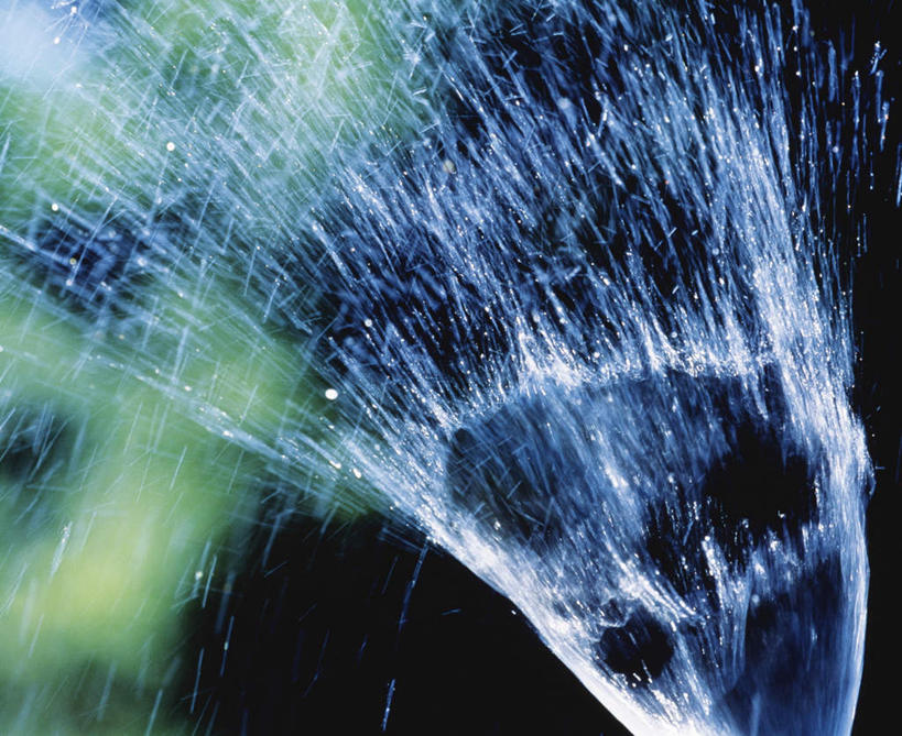 无人,横图,室外,特写,白天,正面,水,飞溅,朦胧,模糊,溅,液体,水滴,水管,水珠,喷洒,彩图