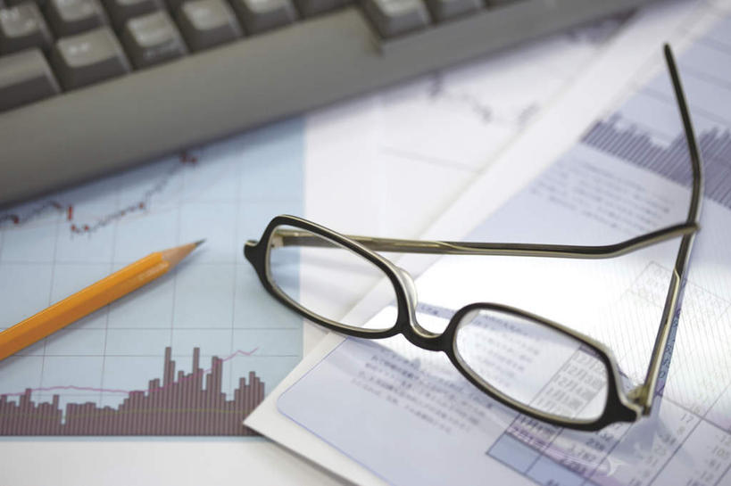 无人,横图,俯视,室内,特写,白天,键盘,数据,静物,一副,笔,材料,档案,图表,文件,眼镜,办公用品,表格,输入设备,通讯设备,文具,铅笔,学习用品,资料,报表,文具用品,文档,通信设备,近视眼镜,彩图,高角度拍摄