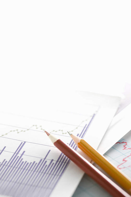 无人,竖图,俯视,室内,特写,白天,白色背景,数据,桌面,桌子,静物,木制,笔,材料,档案,文件,办公用品,表格,三张,文具,黄色,红色,木制品,铅笔,学习用品,资料,报表,摄影,影棚,文具用品,两支,文档,彩图,高角度拍摄,影棚拍摄,拍摄