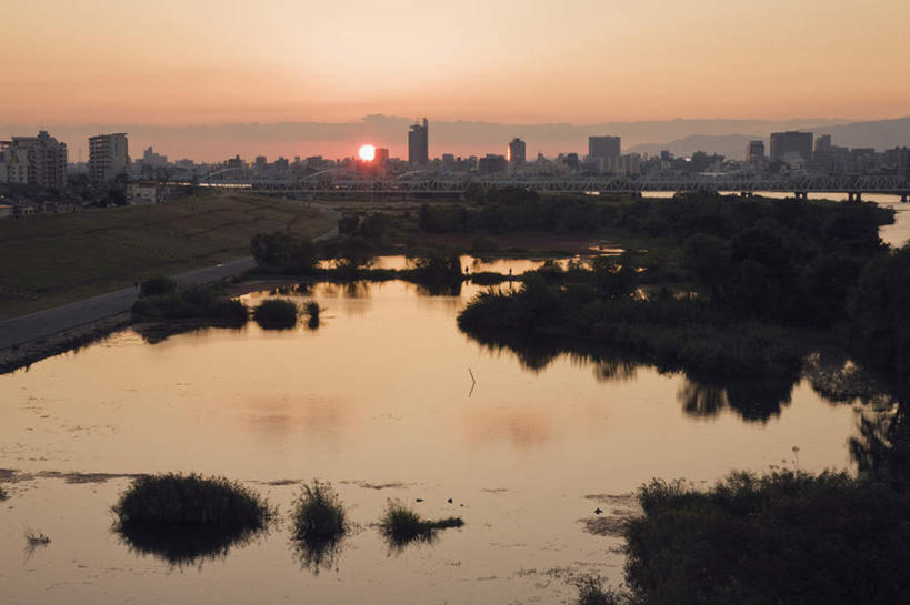 无人,高楼大厦,横图,全景,室外,白天,正面,度假,办公楼,河流,美景,树林,水,天际线,植物,城市风光,城市,大厦,建筑,摩天大楼,写字楼,京都,日本,亚洲,河水,景观,水流,娱乐,建设,树,树木,蓝色,绿色,蓝天,天空,自然,楼宇,天,享受,休闲,商务楼,景色,放松,大阪,京都府,生长,晴朗,成长,东亚,本州,万里无云,大阪府,本州岛,日本国,近畿地方,近畿,淀川,淀川河,晴空,晴空万里,彩图,大楼,高层建筑,高楼,摩天楼