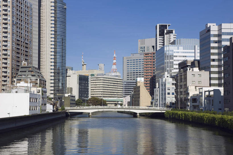 无人,公园,高楼大厦,横图,全景,室外,白天,正面,办公楼,河流,石头,水,天际线,植物,大厦,建筑,摩天大楼,写字楼,日本,亚洲,阴影,环保,光线,石子,影子,河水,水流,桥,防护,石桥,拱桥,栈桥,树,树木,蓝色,绿色,蓝天,天空,阳光,自然,楼宇,天,商务楼,大阪,拱形,生长,晴朗,成长,人行桥,石拱桥,美好,美妙,间隔,东亚,本州,万里无云,大阪府,本州岛,日本国,近畿地方,近畿,中之岛,美观,雅观,县厅,大阪市,中之岛公园,绿篱,生篱,树篱,植篱,石块,晴空,晴空万里,彩图,大楼,高层建筑,高楼,摩天楼