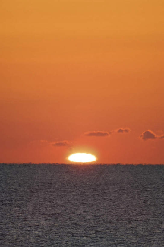 无人,竖图,室外,白天,正面,旅游,度假,日出,海浪,海洋,美景,太阳,日本,亚洲,景观,浪花,水平线,云,云朵,辽阔,朝霞,晨曦,海平线,黎明,云彩,娱乐,天空,阳光,自然,海水,天,享受,休闲,广阔,景色,放松,一望无际,自然风光,延伸,海景,东亚,本州,本州岛,日本国,近畿地方,天地相交,近畿,滋贺,滋贺县,大洗町,无边无际,一马平川,大海,风浪,海,涌浪,朝阳,彩图,破晓,水天相接,水天一线