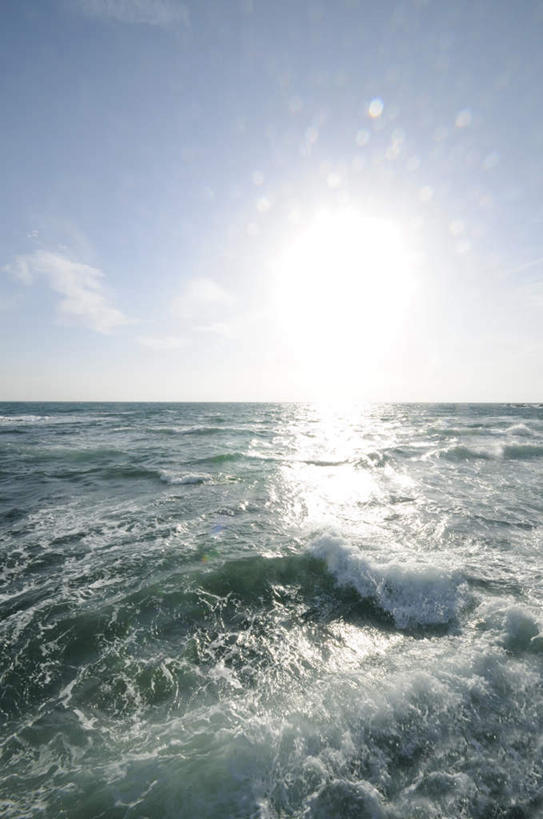 无人,竖图,室外,白天,正面,旅游,度假,海浪,海洋,美景,神奈川,日本,亚洲,阴影,光线,影子,景观,浪花,水平线,云,云朵,辽阔,海平线,神奈川县,背光,云彩,娱乐,蓝色,白云,蓝天,天空,阳光,自然,海水,天,享受,休闲,广阔,景色,放松,晴朗,一望无际,自然风光,逆光,海景,东亚,本州,关东地方,本州岛,日本国,无边无际,一马平川,大海,风浪,海,海水的波动,近岸浪,涌浪,晴空,彩图,水天相接,水天一线