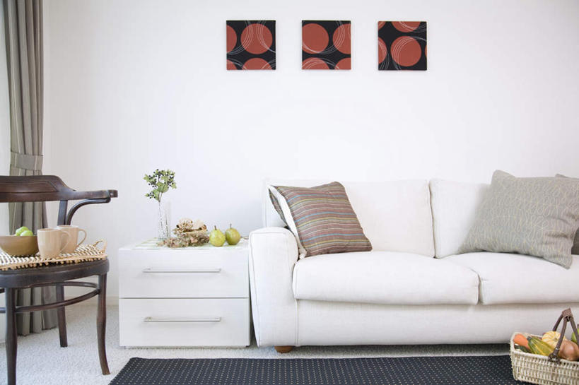 无人,客厅,交叉,横图,室内,白天,正面,植物,地毯,柜子,靠垫,沙发,竹子,梨,蔬菜,杯子,水果,一堆,一排,堆叠,堆积,竹制,新鲜,整齐,装饰,编织,瓷器,篮子,盆栽,手工艺品,生食,食品,果实,咖啡杯,靠枕,盆景,陶瓷制品,织物,食物,排列,两个,三个,绿色,自然,竹篮,工艺品,橱柜,垫子,枕头,香梨,有机食品,绿色食品,生长,成长,竹条,堆,华丽,修饰,交织,点缀,起居室,竹制品,队列,挂画,瓷杯,布艺沙发,衬托,美观,雅致,雅观,穿插,客堂,装饰画,生梨,彩图