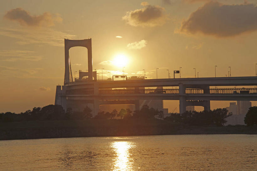 无人,横图,室外,白天,仰视,度假,河流,美景,日落,水,城市风光,城市,大桥,立交桥,桥梁,船,东京,日本,亚洲,许多,波纹,飞溅,朦胧,模糊,溅,液体,河水,景观,水滴,水流,晚霞,霞光,高架,斜拉桥,桥,彩虹大桥,娱乐,游轮,水珠,白云,水纹,天空,黄昏,船尾波,交通工具,波浪,天,享受,休闲,景色,彩霞,放松,喷洒,载具,东亚,本州,关东地方,本州岛,日本国,东京都,日本彩虹大桥,夕阳,彩图,低角度拍摄