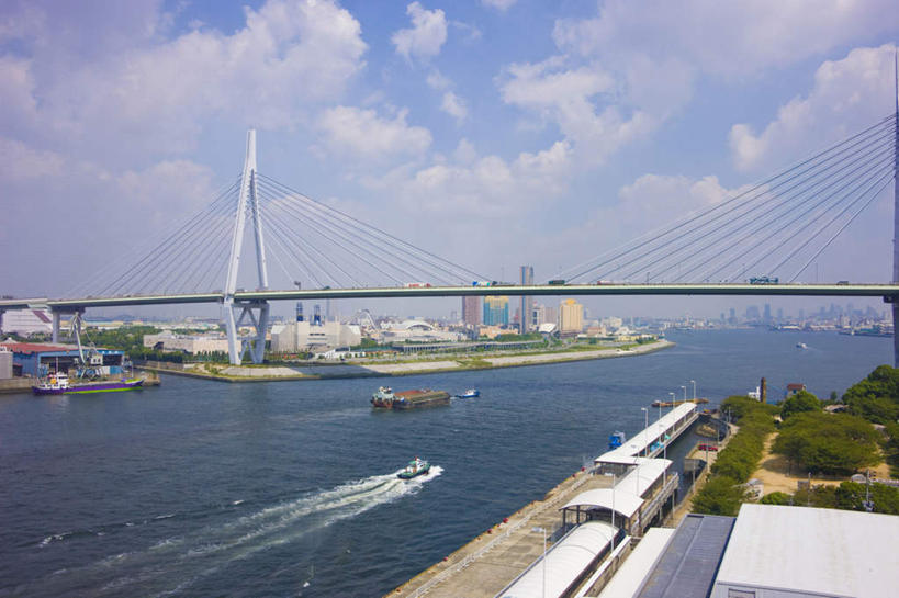 无人,横图,室外,白天,正面,度假,美景,城市风光,城市,大桥,立交桥,桥梁,船,日本,亚洲,波纹,飞溅,溅,液体,景观,水滴,云,云朵,高架,斜拉桥,桥,云彩,娱乐,水珠,蓝色,白云,蓝天,水纹,天空,船尾波,交通工具,波浪,天,享受,休闲,景色,放松,大阪,晴朗,喷洒,载具,货船,东亚,本州,大阪府,本州岛,日本国,近畿地方,近畿,晴空,彩图