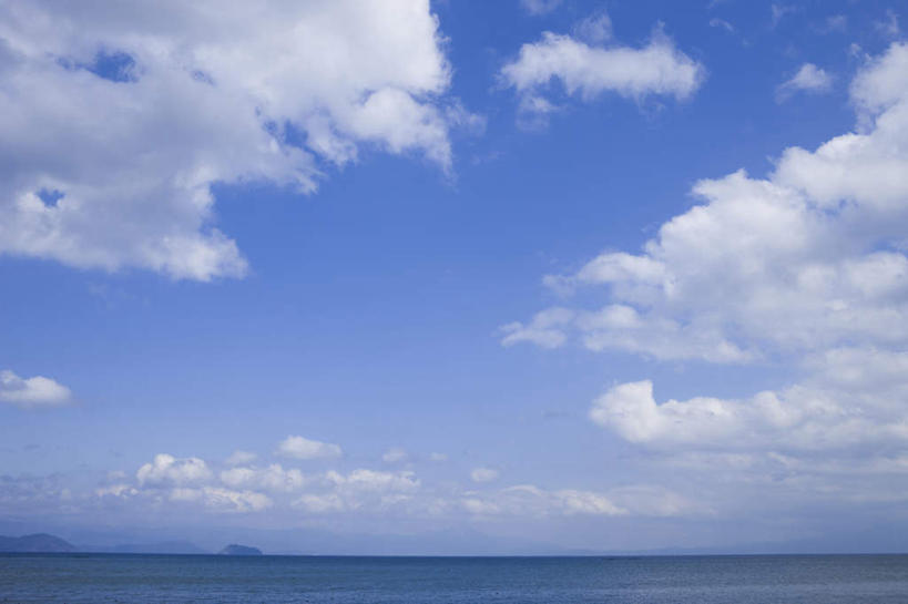无人,横图,室外,白天,仰视,旅游,度假,海浪,海洋,美景,山,山脉,日本,亚洲,景观,浪花,山峰,水平线,云,云朵,辽阔,海平线,山峦,云彩,娱乐,蓝色,白云,蓝天,天空,自然,海水,群山,天,享受,休闲,广阔,景色,放松,晴朗,一望无际,自然风光,海景,东亚,本州,本州岛,日本国,近畿地方,近畿,滋贺,滋贺县,琵琶湖,无边无际,一马平川,大海,风浪,海,海水的波动,近岸浪,涌浪,晴空,彩图,低角度拍摄,水天相接,水天一线