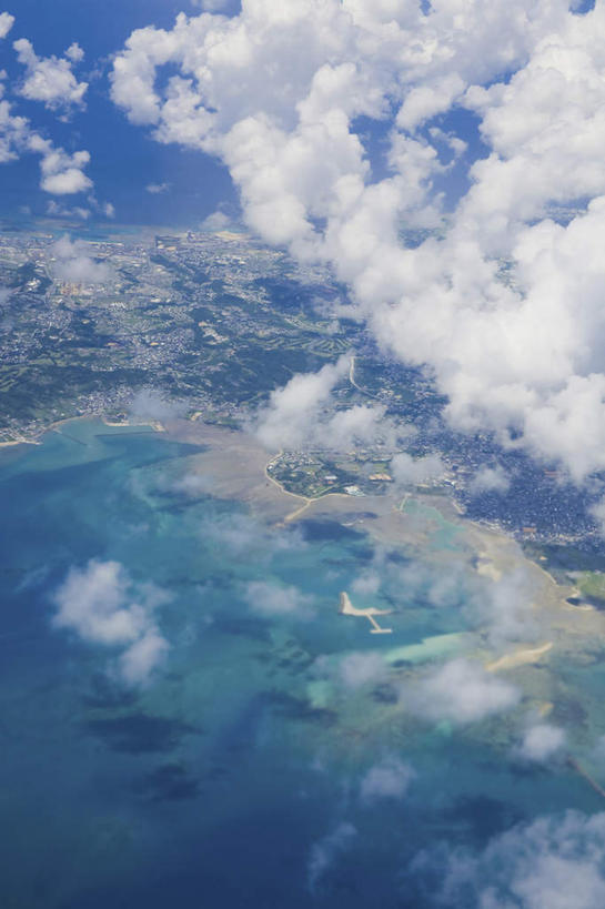 无人,竖图,俯视,航拍,室外,白天,旅游,度假,海浪,海洋,美景,日本,亚洲,景观,浪花,云,云朵,云海,云彩,娱乐,冲绳,蓝色,白云,蓝天,天空,自然,海水,天,享受,休闲,景色,放松,晴朗,冲绳县,鸟瞰,自然风光,海景,东亚,琉球群岛,日本国,九州地方,大海,风浪,海,海水的波动,近岸浪,涌浪,晴空,彩图,高角度拍摄