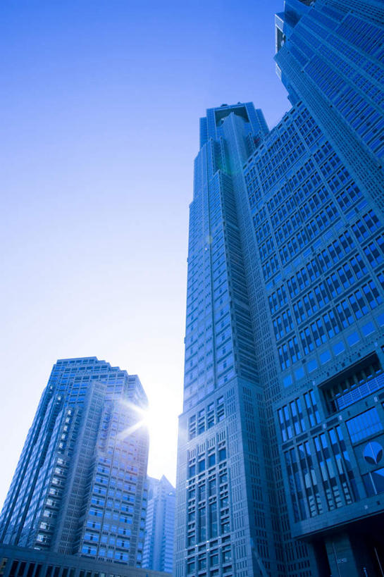 无人,高楼大厦,竖图,室外,白天,仰视,度假,美景,城市风光,城市,大厦,建筑,摩天大楼,东京,日本,许多,阴影,朦胧,模糊,光线,影子,景观,新宿,背光,娱乐,建设,蓝色,蓝天,天空,阳光,天,享受,休闲,景色,放松,晴朗,逆光,东亚,本州,万里无云,关东地方,本州岛,日本国,东京都,新宿区,县厅,东京市,晴空,晴空万里,彩图,低角度拍摄,大楼,高层建筑,高楼,摩天楼