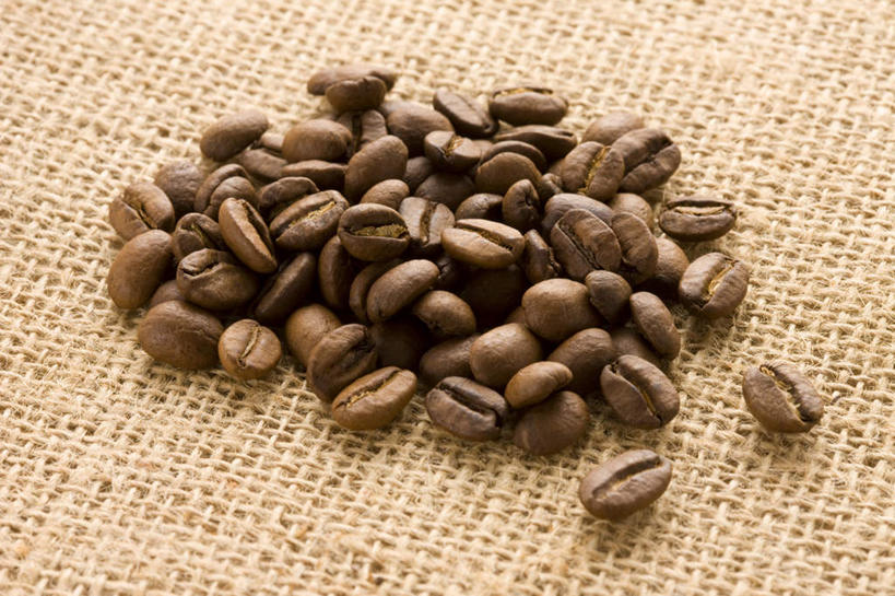 咖啡,无人,横图,俯视,室内,特写,白天,植物,餐桌,桌子,豆,一堆,许多,堆叠,堆积,朦胧,模糊,布,豆类,豆子,咖啡豆,摄影,影棚,餐台,堆,麻布,豆科,咖啡因,彩图,高角度拍摄,影棚拍摄,拍摄