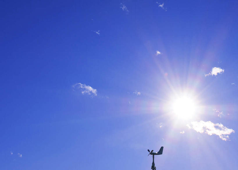 无人,横图,室外,白天,仰视,度假,仪器,光晕,美景,太阳,风,城市风光,城市,阴影,朦胧,模糊,光线,圆形,影子,景观,云,云朵,天气,背光,云彩,娱乐,蓝色,白云,蓝天,天空,阳光,天,享受,休闲,景色,放松,晴朗,气象,气候,环形,器具,逆光,日晕,太阳光晕,风速仪,晴空,彩图,低角度拍摄