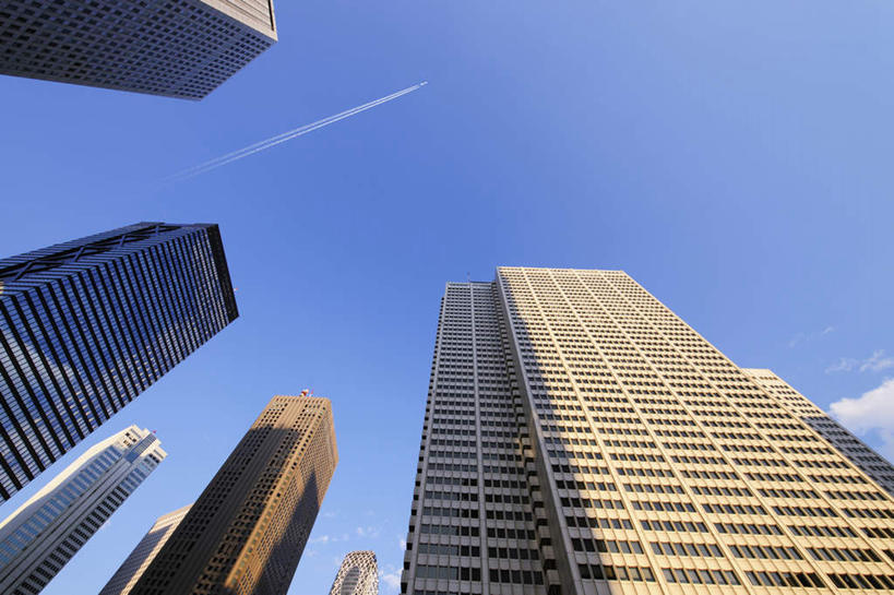 无人,高楼大厦,横图,室外,白天,仰视,度假,美景,城市风光,城市,大厦,建筑,摩天大楼,东京,日本,亚洲,阴影,朦胧,模糊,光线,影子,景观,烟雾,云,云朵,云彩,娱乐,建设,蓝色,白云,蓝天,天空,阳光,天,享受,休闲,景色,放松,晴朗,污染,废气,东亚,飞机尾迹,本州,尾迹云,机尾云,飞机拉烟,云带,尾迹,关东地方,本州岛,日本国,东京都,机尾迹,飞机尾气,晴空,彩图,低角度拍摄,大楼,高层建筑,高楼,摩天楼