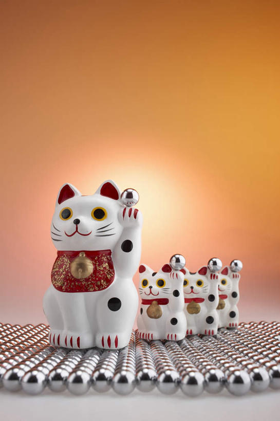 无人,竖图,室内,特写,白天,正面,爱情,幸福,金属制品,一排,许多,朦胧,模糊,整齐,金属,瓷器,招财猫,陶瓷制品,浪漫,球,排列,祈祷,祈福,四个,球体,恋爱,许愿,金融,摄影,影棚,经济,祈求,资金,队列,钢球,贸易,招财,招福,财源广进,财运,彩图,影棚拍摄,拍摄