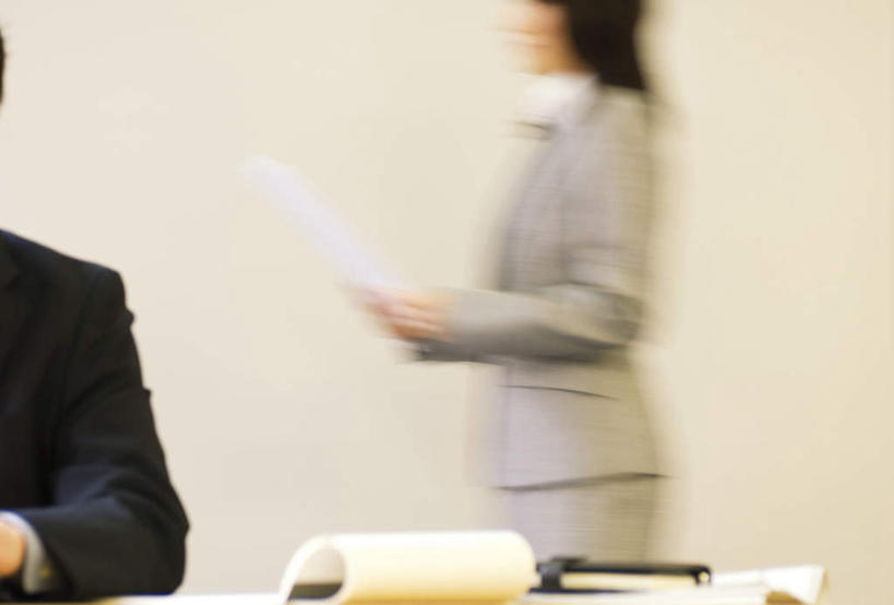 东方人,头发,两个人,商务人士,商务男性,商务女性,办公室,站,走,捧,摸,横图,室内,白天,正面,衬衫,桌子,亚洲,抚摸,握,套装,朦胧,模糊,笔,材料,档案,文件,办公桌,墙,办公用品,领带,拿,拿着,注视,黄种人,墙壁,墙面,文具,黑色,学习用品,资料,观察,看,站着,握着,观看,文具用品,察看,关注,文档,商务装,工薪阶层,男人,男性,年轻男性,年轻女性,女人,女性,亚洲人,白领,上班族,步行,触摸,端,端着,接触,捧着,散步,手捧,站立,走路,半身,彩图,衬衣