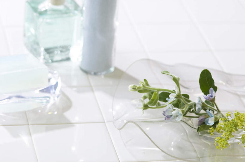 无人,横图,俯视,室内,特写,化妆,美容,植物,一排,护肤,阴影,朦胧,模糊,整齐,光线,瓷砖,地砖,方格,盆栽,润肤露,影子,盆景,地面,排列,两个,绿色,白色,阳光,自然,化妆品,肥皂,香皂,日用品,洗浴用品,清洁,保养,享受,休闲,放松,保健,生长,成长,护肤品,队列,舒缓,养颜,去污,紧肤,嫩肤,洗涤,彩图,高角度拍摄