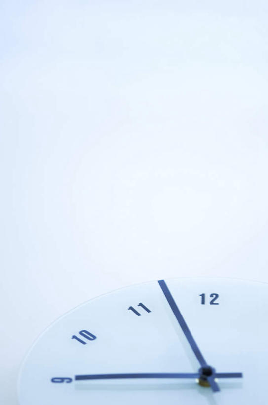 无人,竖图,室内,特写,白天,白色背景,仰视,静物,时间,时钟,墙,计时,墙壁,墙面,一个,挂钟,钟表,表,摄影,影棚,单个,钟,彩图,低角度拍摄,影棚拍摄,拍摄