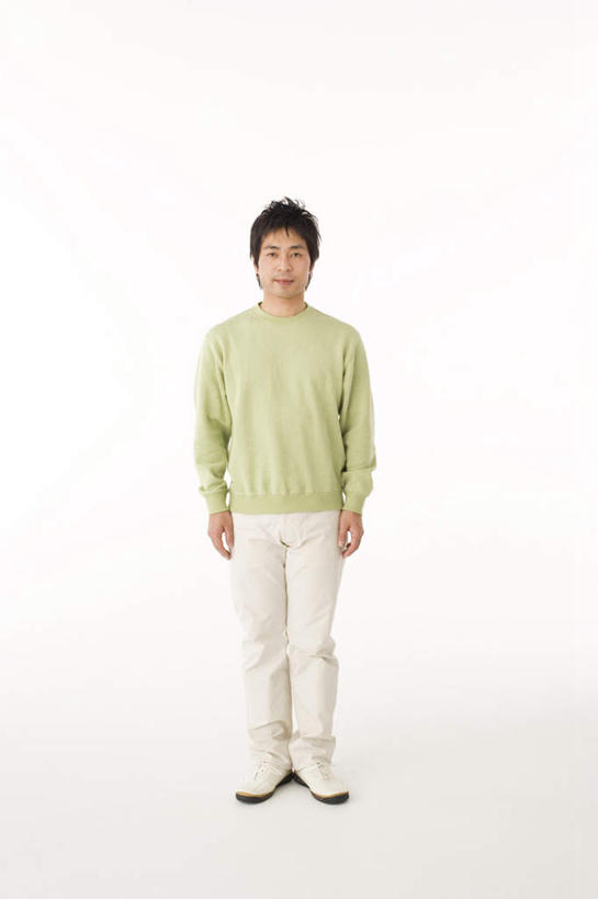 东方人,一个人,站,笑,微笑,横图,室内,白天,白色背景,正面,亚洲,仅一个男性,仅一个人,服装,休闲装,黄种人,仅一个年轻男性,衣服,绿色,站着,休闲,休闲服,摄影,服饰,影棚,男人,男性,年轻男性,亚洲人,站立,彩图,全身,影棚拍摄,拍摄