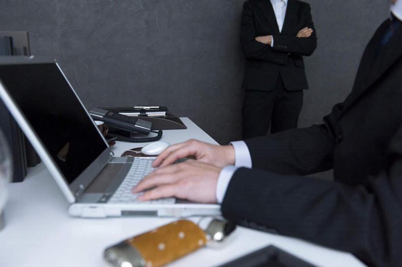 东方人,两个人,同事,商务人士,商务男性,商务女性,坐,双手交叉,横图,俯视,室内,白天,白色背景,衬衫,成功,合作,团队,集体,信心,电脑,笔记本电脑,桌子,亚洲,敲打,套装,网络,办公桌,领带,黄种人,输入,通讯设备,队伍,打字,摄影,影棚,点击,敲击,无线,领导,双手抱胸,成就,通信设备,商务装,无线网络,合伙,领袖,无线上网,便携式电脑,工薪阶层,按键,手提电脑,男人,男性,年轻男性,年轻女性,女人,女性,亚洲人,年轻人,白领,上班族,坐着,半身,彩图,高角度拍摄,影棚拍摄,衬衣,拍摄