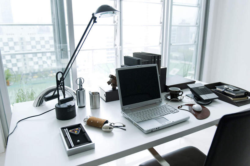 东方人,无人,打电话,横图,俯视,室内,白天,游戏,电脑,笔记本电脑,窗户,落地窗,台灯,桌子,杯子,电话,玩具,椅子,照明,亚洲,网络,瓷器,眼镜,办公桌,木椅,灯光,咖啡杯,陶瓷制品,玩,黄种人,娱乐,通讯设备,玻璃窗,灯,话筒,灯具,休闲,电话线,益智,活动,照亮,无线,照明设备,发泄,消遣,智力,瓷杯,通信设备,无线网络,近视眼镜,无线上网,便携式电脑,宣泄,交流,手提电脑,亚洲人,电话机,沟通,通话,玩耍,嬉戏,彩图,高角度拍摄