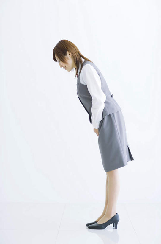 东方人,一个人,商务人士,商务女性,站,笑,微笑,露齿笑,竖图,室内,白天,白色背景,侧面,工作服,制服,亚洲,仅一个年轻女性,仅一个女性,仅一个人,弯腰,套装,黄种人,白色,站着,摄影,影棚,鞠躬,礼仪,商务装,工薪阶层,弯身,尊敬,恭敬,工作制服,年轻女性,女人,女性,亚洲人,白领,上班族,站立,彩图,全身,影棚拍摄,工作套服,拍摄