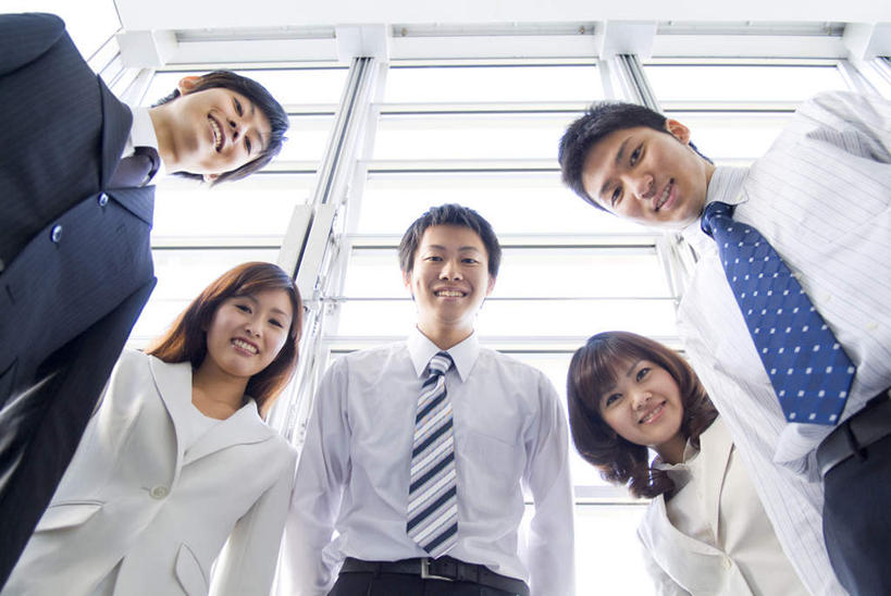 东方人,同事,商务人士,商务男性,商务女性,办公室,站,笑,微笑,露齿笑,横图,室内,白天,仰视,衬衫,成功,合作,团队,集体,信心,窗户,落地窗,亚洲,五个人,套装,墙,领带,许多人,注视,黄种人,队伍,玻璃窗,墙壁,墙面,观察,看,站着,一群人,观看,察看,领导,成就,关注,商务装,合伙,领袖,工薪阶层,男人,男性,年轻男性,年轻女性,女人,女性,亚洲人,年轻人,白领,上班族,站立,半身,彩图,低角度拍摄,衬衣