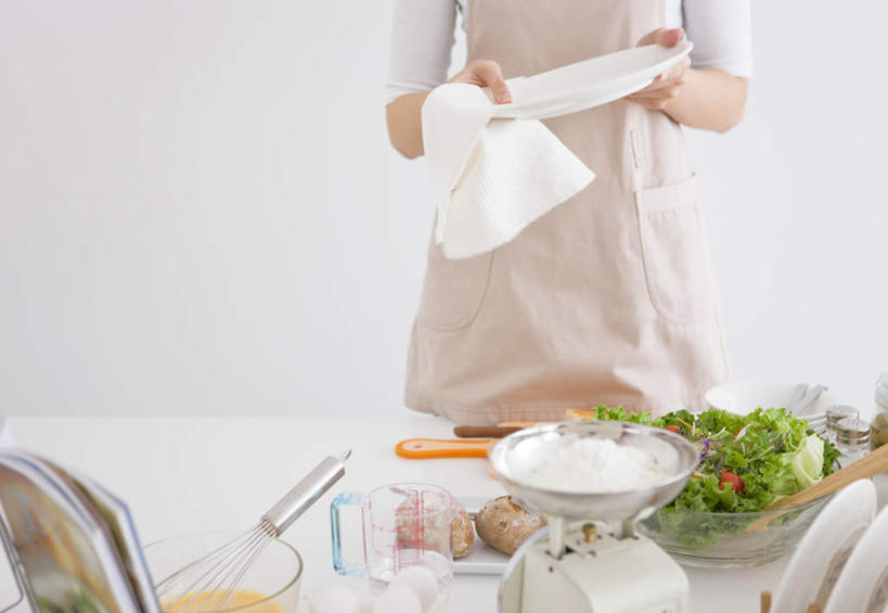 东方人,一个人,站,横图,俯视,室内,白天,白色背景,蔬菜,餐具,水果,亚洲,仅一个年轻女性,仅一个女性,仅一个人,擦,服装,碟子,纺织物,盘,蔬菜沙拉,沙拉,拿,拿着,休闲装,黄种人,色拉,沙律,衣服,盘子,碟,毛巾,清洁,站着,休闲,休闲服,摄影,服饰,有机食品,绿色食品,影棚,色拉酱,保暖,千岛酱,透气,防水,储水,耐磨,吸水,年轻女性,女人,女性,亚洲人,站立,半身,彩图,高角度拍摄,影棚拍摄,拍摄