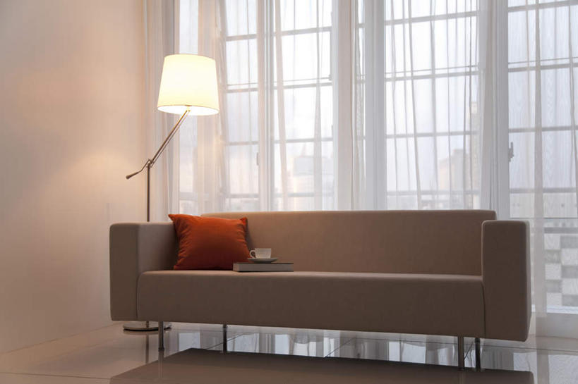 无人,家,客厅,横图,室内,白天,正面,别墅,窗户,窗帘,家具,靠垫,落地窗,沙发,卧室,装修,建筑,照明,欧式,装饰,房屋,屋子,公寓,灯光,靠枕,豪华,建设,现代,装潢,洋房,楼房,玻璃窗,住宅,灯,红色,帘子,灯具,垫子,落地灯,室内装潢,枕头,遮阳,华丽,修饰,明亮,照亮,点缀,起居室,舒适,家居装潢,照明设备,房屋设计,地中海风格,古典风格,简约风格,室内设计,宽敞,样板房装潢,衬托,美观,雅致,雅观,客堂,设计,彩图,房子,睡房,卧房,皮沙发