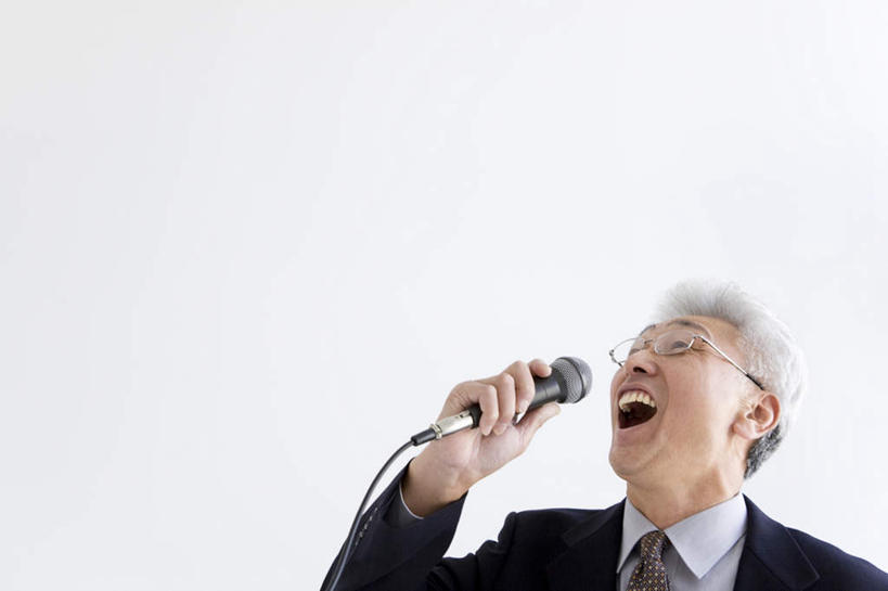 东方人,脸,头,脸颊,手,一个人,商务人士,教师,商务男性,站,横图,室内,白天,仰视,衬衫,亚洲,仅一个男性,仅一个人,仅一个中年男性,握,套装,眼镜,墙,注视,黄种人,肩膀,墙壁,墙面,话筒,观察,看,站着,手部,握着,观看,单手,察看,麦克风,关注,扩音器,商务装,近视眼镜,传声器,工薪阶层,微音器,男人,男性,中年男性,亚洲人,头部,脸部,脸蛋,面部,白领,讲师,教授,老师,上班族,抬头,仰头,站立,半身,彩图,低角度拍摄,衬衣