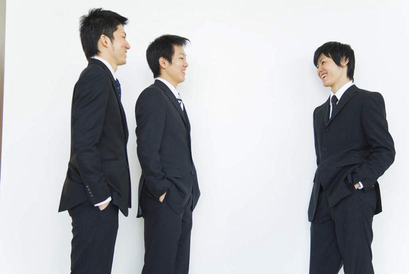 三个人,同事,商务人士,商务男性,站,笑,微笑,露齿笑,横图,室内,白天,白色背景,侧面,衬衫,成功,合作,团队,集体,信心,套装,墙,领带,注视,队伍,相视,墙壁,墙面,黑色,观察,看,站着,面对面,摄影,影棚,观看,对视,察看,领导,成就,关注,相对,商务装,合伙,领袖,工薪阶层,相看,双手抄兜,双手放兜,男人,男性,年轻男性,年轻人,白领,上班族,插兜,两手抄兜,两手放兜,手插兜,手放口袋,站立,半身,彩图,影棚拍摄,衬衣,拍摄,短发,手抄兜
