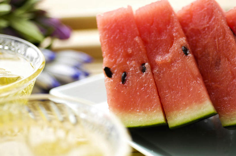 无人,横图,室内,特写,白天,正面,幸福,茶,西瓜,杯子,水果,一排,朦胧,模糊,新鲜,整齐,生食,茶叶,食品,果实,两杯,三片,娱乐,玻璃制品,食物,排列,水杯,享受,休闲,温馨,放松,乐趣,摄影,有机食品,绿色食品,影棚,提神,舒适,队列,醒脑,玻璃杯,寒瓜,彩图,影棚拍摄,拍摄