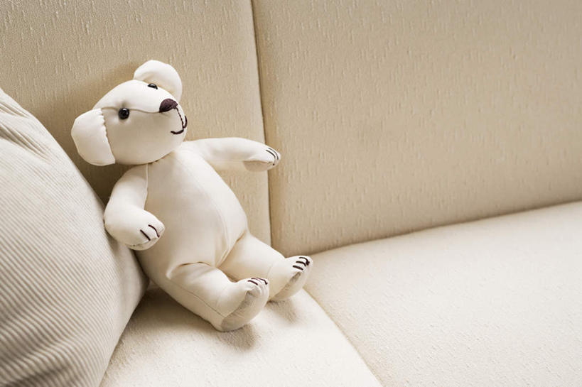 无人,横图,俯视,室内,特写,白天,游戏,沙发,卧室,熊,静物,玩具,玩偶,泰迪熊,玩,娱乐,一个,白色,玩具熊,休闲,益智,毛绒玩具,单个,安慰,发泄,消遣,宣泄,罗斯福熊,玩耍,嬉戏,彩图,高角度拍摄,睡房,卧房,皮沙发