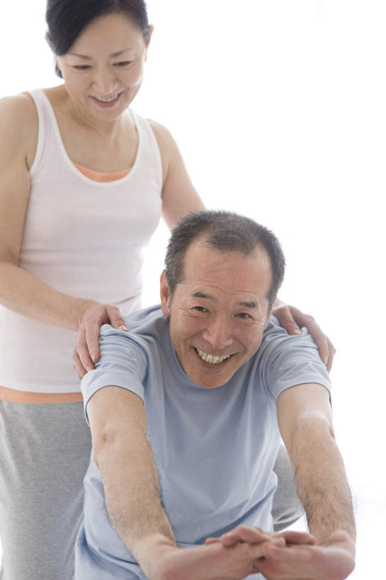 东方人,两个人,夫妻,站,坐,举,竖图,室内,白天,正面,爱情,按摩,亚洲,服装,浪漫,注视,休闲装,黄种人,衣服,观察,看,托,站着,享受,休闲,健康,休闲服,恩爱,保健,恋人,摄影,服饰,影棚,观看,察看,关注,指压,男人,男性,女人,女性,中年男性,中年女性,亚洲人,夫妇,情侣,举起,举手,举着,向上举,向上伸,向上托,站立,坐着,半身,彩图,影棚拍摄,推拿,拍摄,伴侣