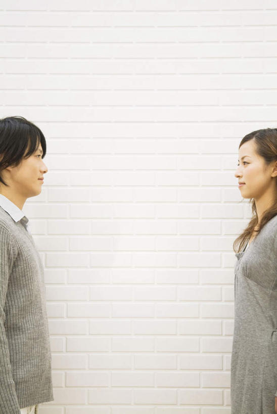 东方人,两个人,站,笑,微笑,竖图,室外,白天,侧面,爱情,亚洲,服装,墙,浪漫,注视,休闲装,黄种人,相视,墙壁,墙面,衣服,黑色,灰色,观察,看,站着,休闲,温暖,温馨,面对面,休闲服,恩爱,恋人,服饰,观看,对视,和睦,察看,关注,相对,相看,男人,男性,年轻男性,年轻女性,女人,女性,亚洲人,长发,情侣,站立,半身,彩图,伴侣,融洽