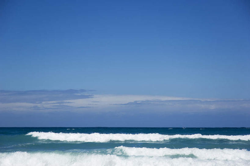 无人,横图,室外,白天,正面,旅游,度假,海浪,海洋,浪花,水平线,云,云朵,辽阔,海平线,云彩,娱乐,蓝色,白云,蓝天,天空,海水,天,享受,休闲,广阔,放松,晴朗,一望无际,海景,无边无际,一马平川,大海,风浪,海,海水的波动,近岸浪,涌浪,晴空,彩图,水天相接,水天一线