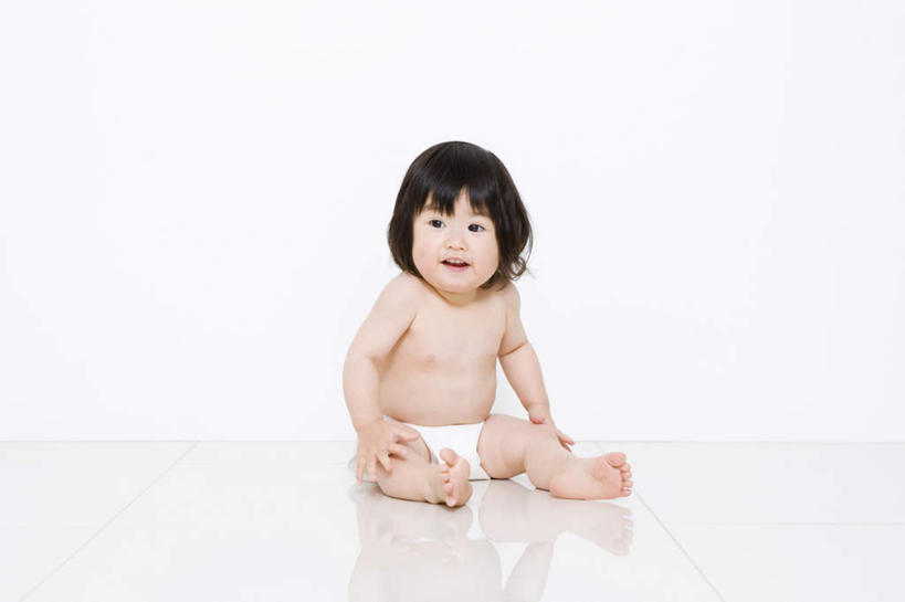东方人,婴儿,儿童,一个人,坐,笑,微笑,露齿笑,横图,室内,白天,白色背景,正面,纯洁,亚洲,仅一个人,一块,注视,黄种人,裸露,尿布,纸尿裤,尿不湿,小孩,白色,观察,看,可爱,摄影,活泼,影棚,观看,察看,纸尿布,关注,宝宝,裸,纯真,烂漫,无邪,纸尿片,伶俐,天真,亚洲人,孩子,坐着,彩图,全身,影棚拍摄,拍摄