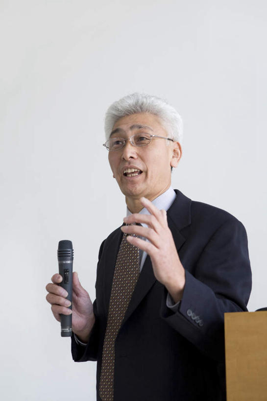 东方人,一个人,商务人士,商务男性,站,说,竖图,室内,白天,正面,衬衫,讨论,亚洲,仅一个男性,仅一个人,套装,拿,拿着,注视,黄种人,话筒,讲台,观察,看,演讲,站着,仅一个老年男性,观看,察看,麦克风,关注,扩音器,商务装,传声器,工薪阶层,微音器,交流,老年男性,男人,男性,亚洲人,白领,上班族,沟通,讲话,交谈,商讨,说话,谈话,站立,半身,彩图,衬衣