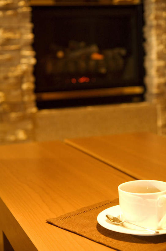 咖啡,无人,家,客厅,竖图,俯视,室内,白天,幸福,壁炉,别墅,家具,装修,建筑,杯子,欧式,一根,装饰,木制,瓷器,碟子,勺子,房屋,屋子,公寓,咖啡杯,陶瓷制品,一杯,豪华,茶几,娱乐,建设,现代,装潢,洋房,楼房,住宅,饮料,木制品,垫子,调羹,室内装潢,汤匙,取暖,享受,休闲,温暖,温馨,放松,乐趣,华丽,修饰,明亮,点缀,提神,起居室,舒适,家居装潢,瓷杯,醒脑,房屋设计,地中海风格,古典风格,简约风格,室内设计,宽敞,样板房装潢,衬托,美观,雅致,雅观,软饮料,设计,彩图,高角度拍摄,房子